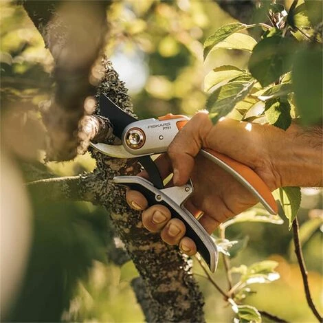 Fiskars Bypass Gartenschere Plus™ PowerLever Metall Zweige Astschere P751 Fiskars Bypass Gartenschere Plus™ PowerLever Metall Zweige Astschere P751 -FISKARS Shop 60700277 2